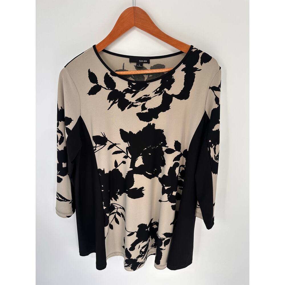 Sun Kim Tunic Length Black & Taupe Floral Blouse // L